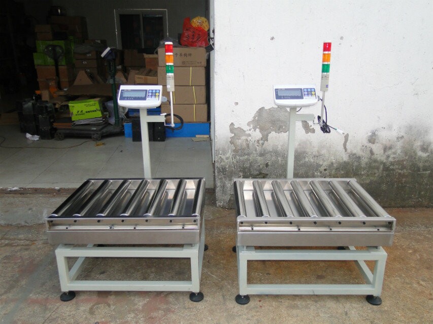 30公斤流水線電子秤，帶自動(dòng)儲(chǔ)存功滾筒秤